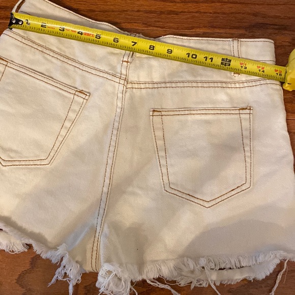 Signature8 cream rugged denim high rise Shorts - size medium - Picture 5 of 8